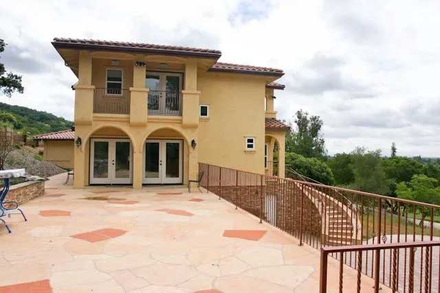 Flagstone patio by Eternal Landscape Solutions